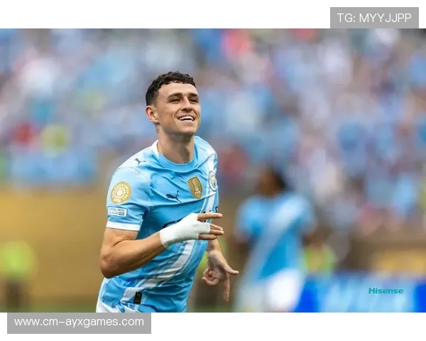 曼城前场不断制造角度，福登挑射再度得分