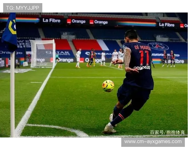 巴黎角球前点配合细腻，内马尔近点补射成功