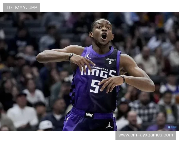 福克斯外线命中后稳稳防守，国王把胜利收入囊中